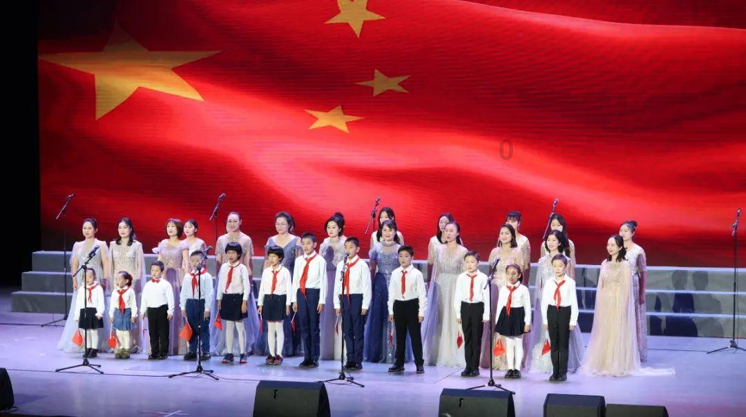 探索在农村和外出打工者,哪种方式在一年赚十万更容易?热门话题 | 在农村和外出打工者,哪种方式在一年赚十万更容易?社区讨论平台